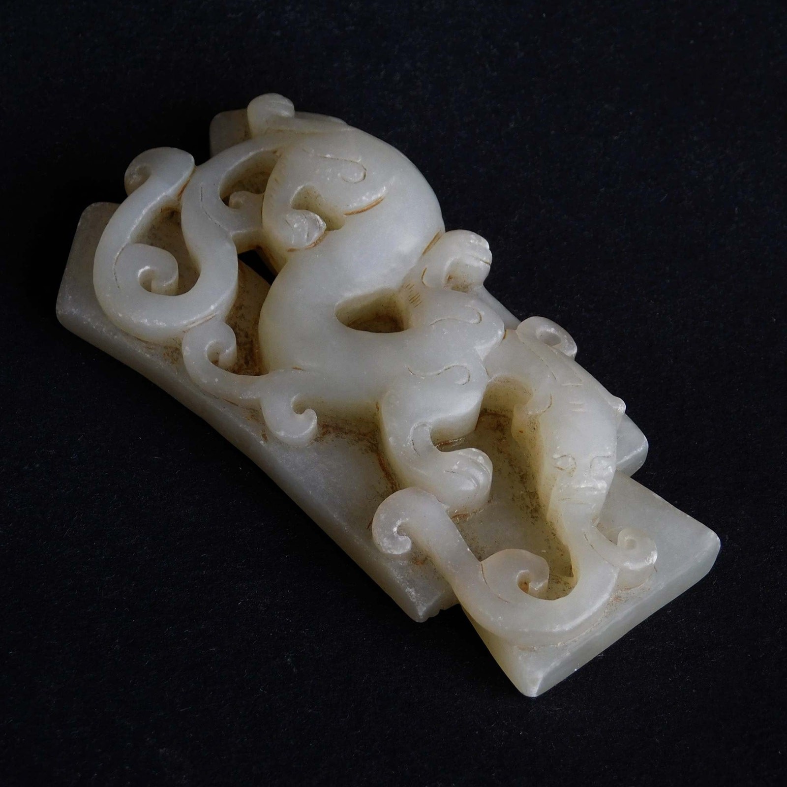 Serpentine Jade Chilong Dragon on Spade Charm Bubi Toggle 蛇纹玉螭龍布幣吊墜