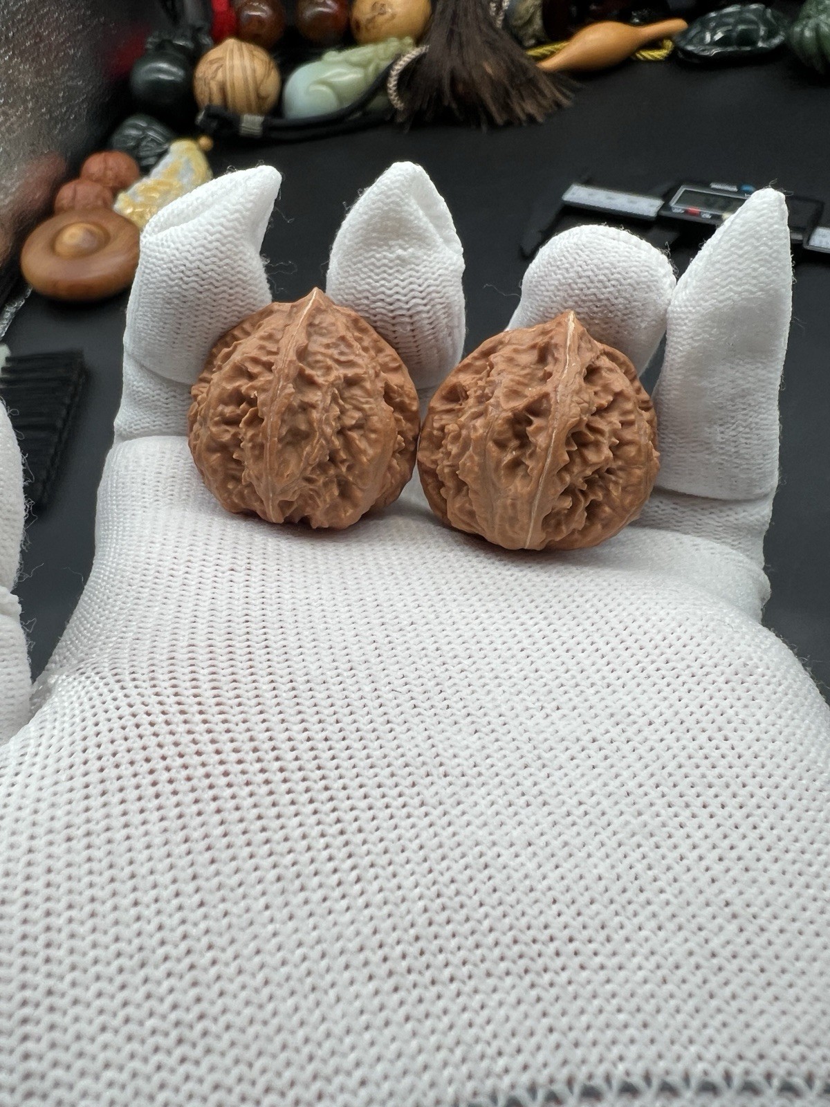 Pair of Match Chinese Health Small Walnut Collection29×32×31.5mm精配文玩秋子粗筋八棱手捻
