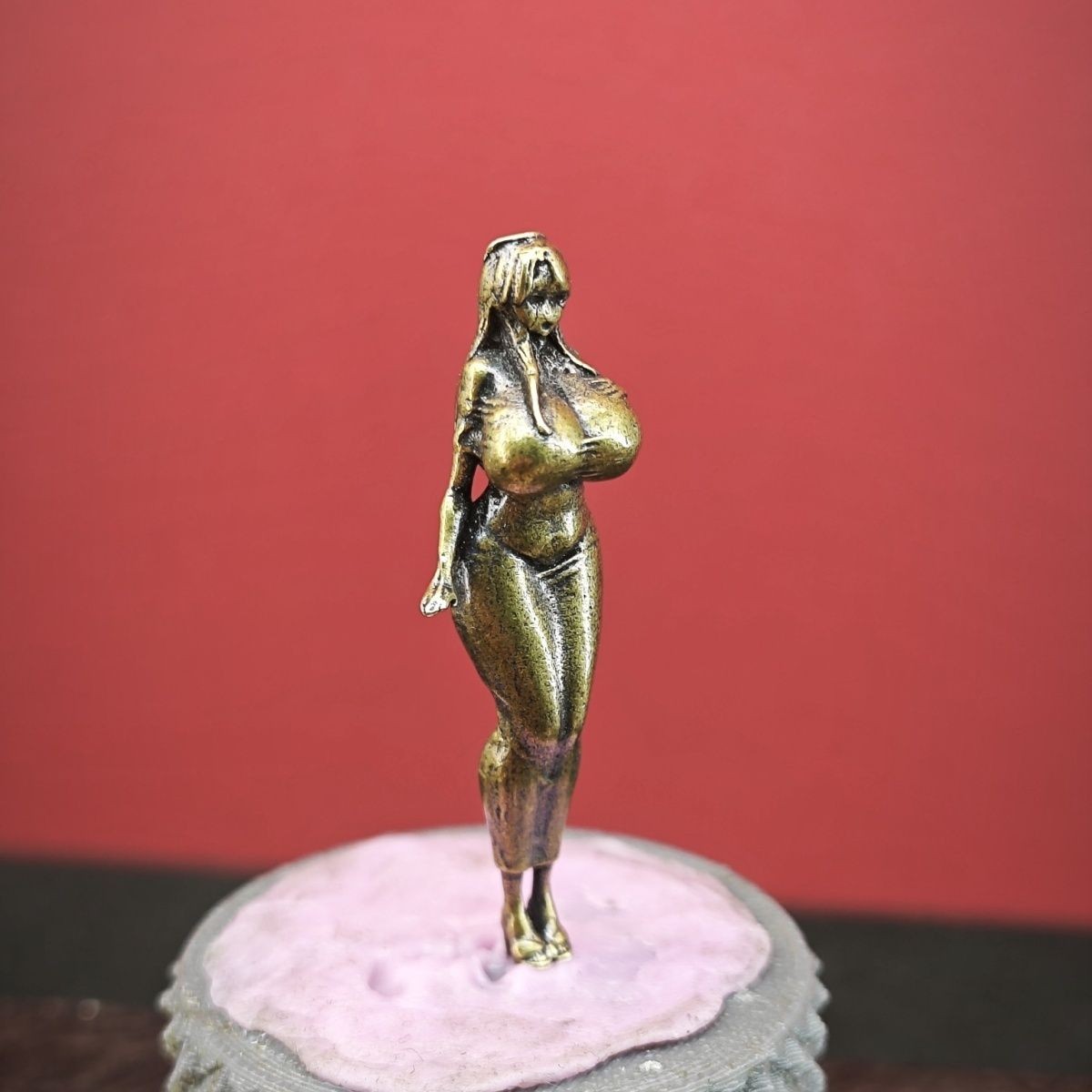 Brass 1:64 Scale Miniature Female Figure Statue 39mm Desk Decor Collectible
