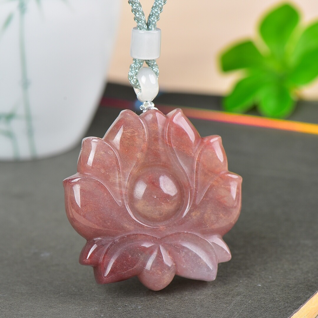 China Jade Hand Carving Exquisite Pretty Lotus Flower Pendant金丝玉