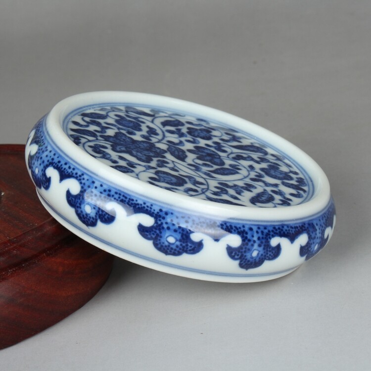 3.1″ Chinese Ming Blue-and-white Porcelain Lotus Flower Branch Plate