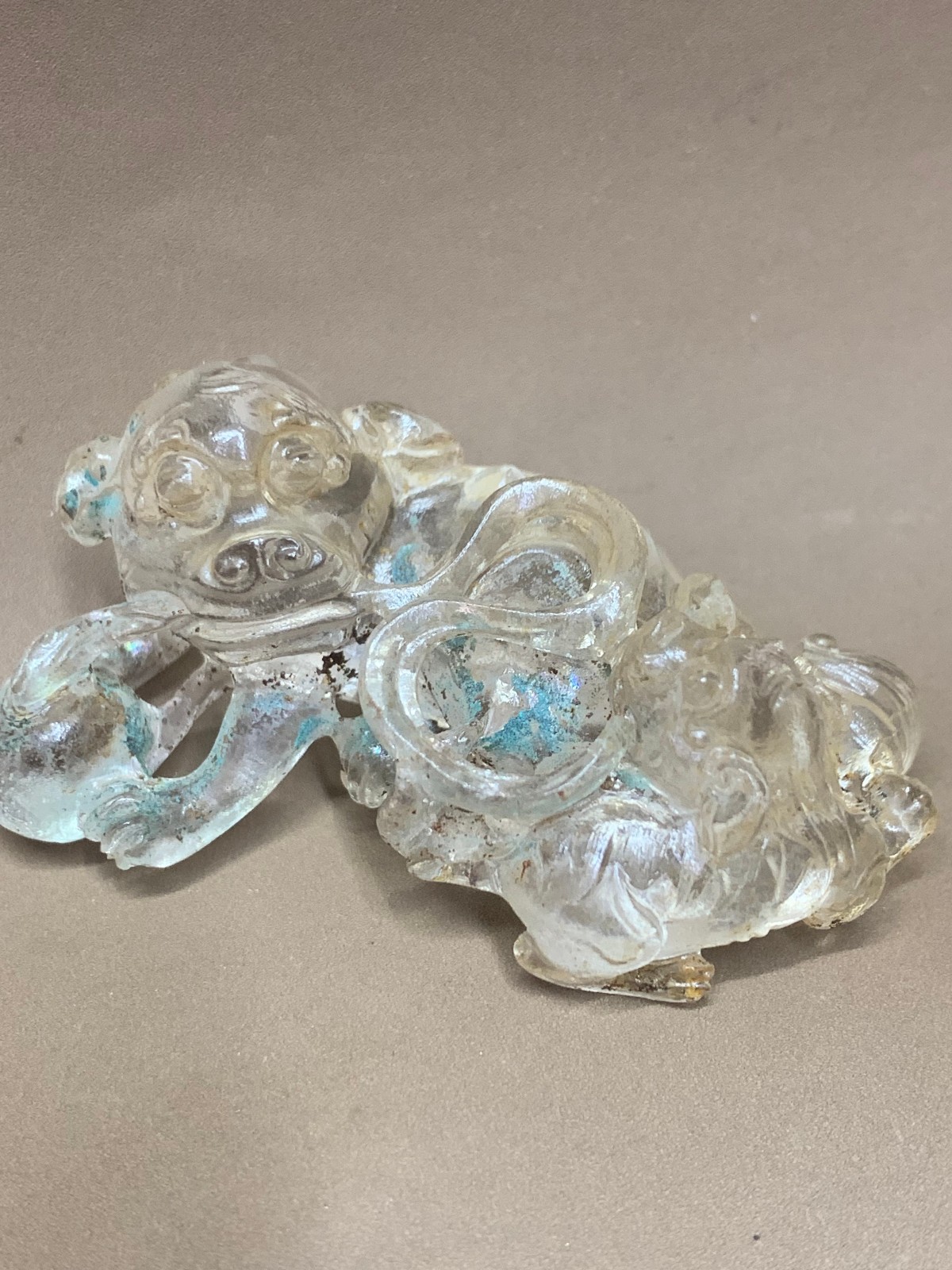 Good Quality Chinese Crystal Hand Carved *2Beasts* Little Statue