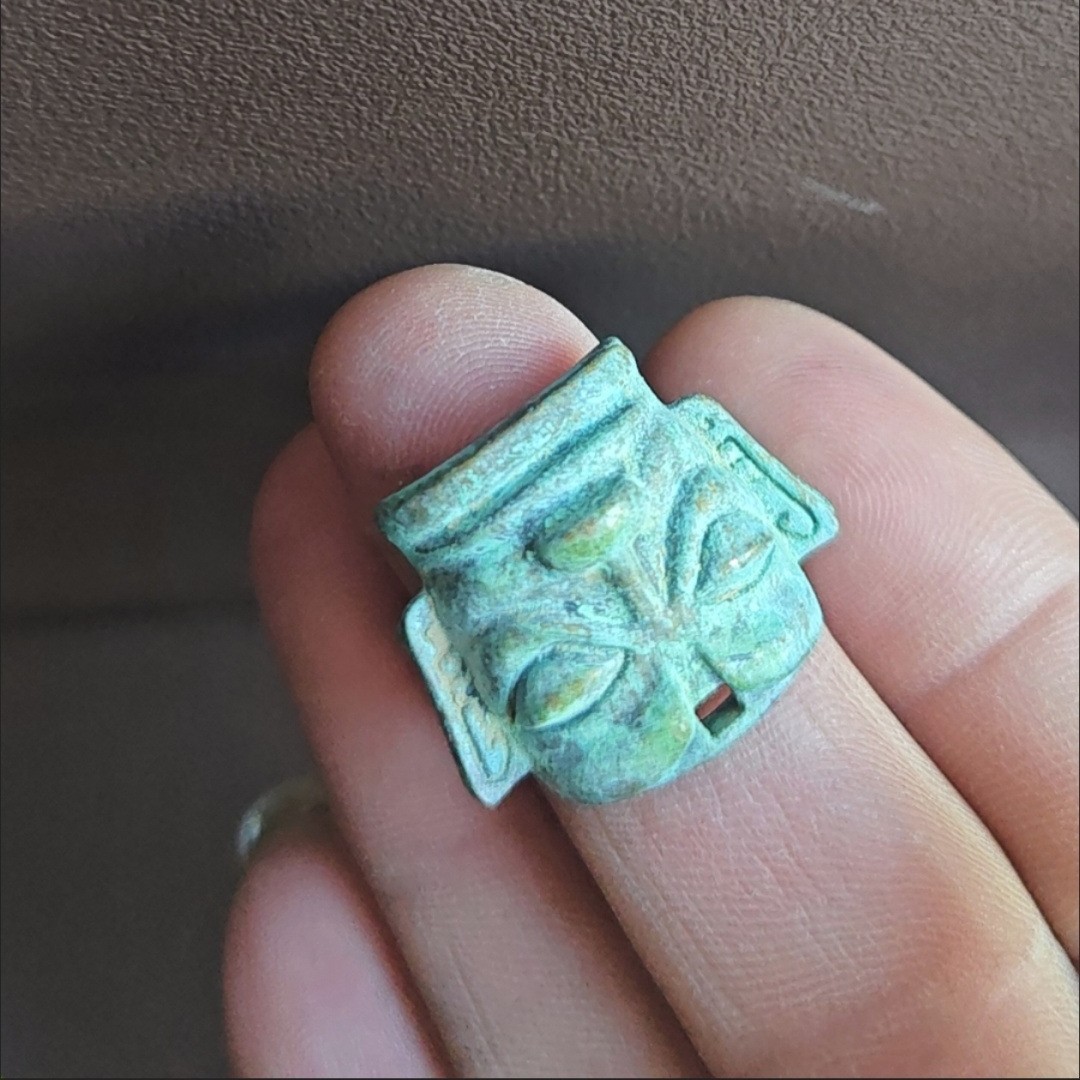 Vintage Bronze Sanxingdui Ring Antique Vertical Eye Mask Retro Craft Collectible