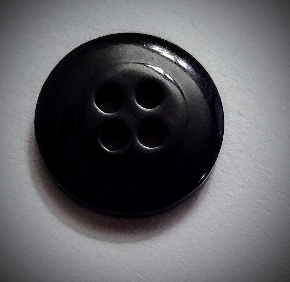 5/8″ 4-Hole Heavy Black Craft/Clothing Buttons