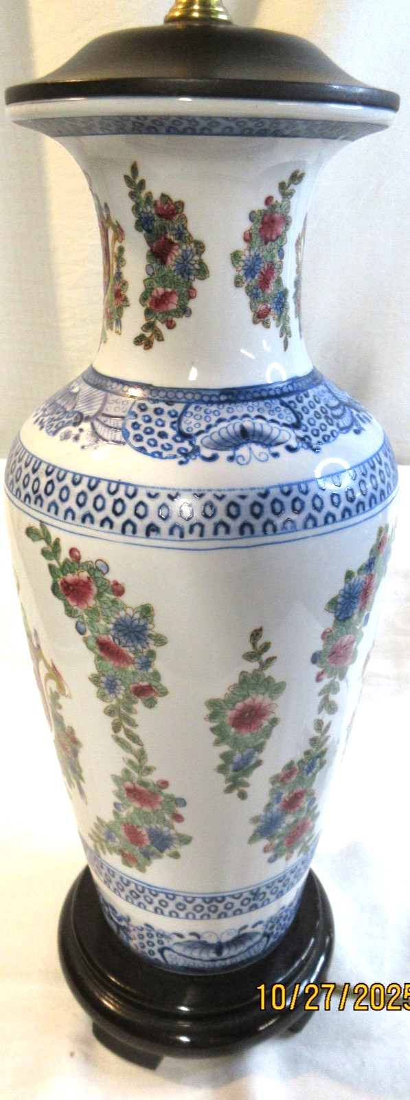 FANTASTIC CHINESE CHINOISERIE LAMP W/ *CRESTS*~ WOODEN BASE & THROAT~21″