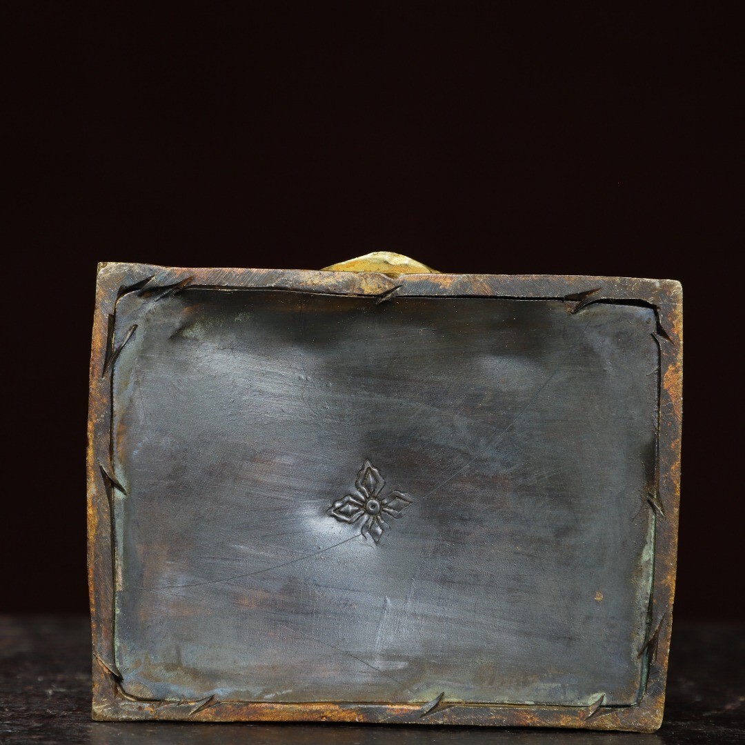 Bronze gilded statue of the Infinite Life Buddha