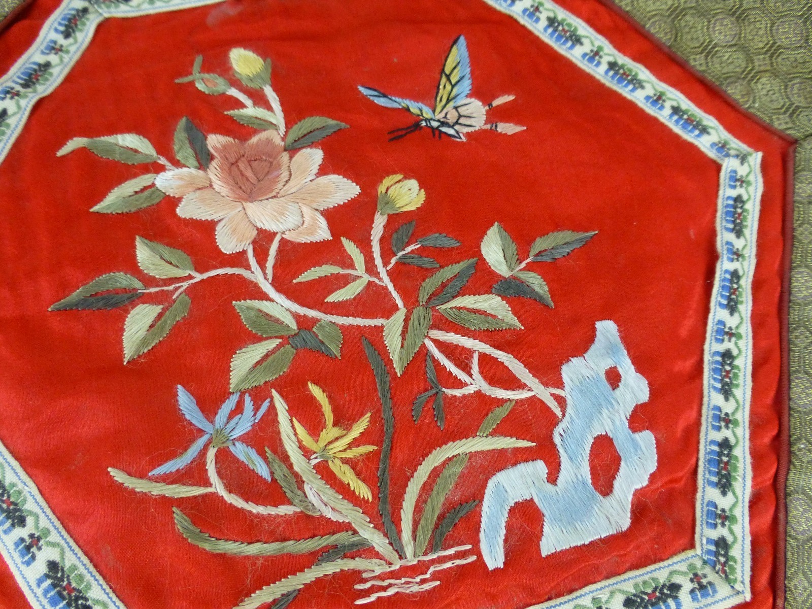Vintage /Antique Chinese Embroidery unframed textile [Y8-W7-A8]