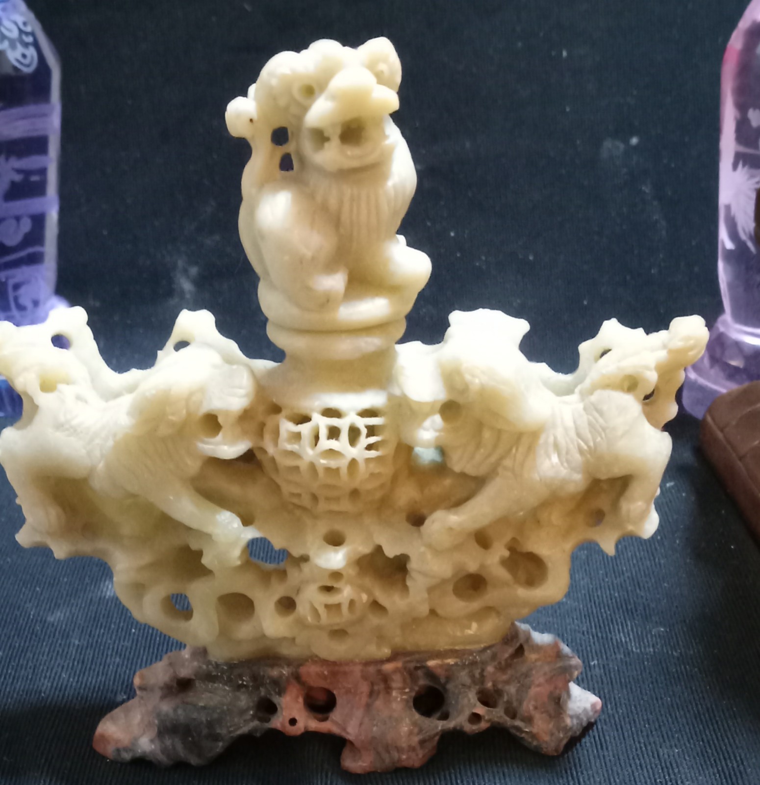 ORNATE VTG HAND-CARVED SOAPSTONE INCENSE BURNER FOO DOGS/LIONS CHINA 4”x 1″ x 4”