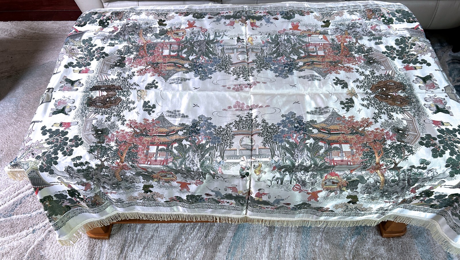 VINTAGE “BROCADED FLOWERS” CHINESE SILK TAPESTRY TABLECLOTH/WALL HANGING 56″x38″