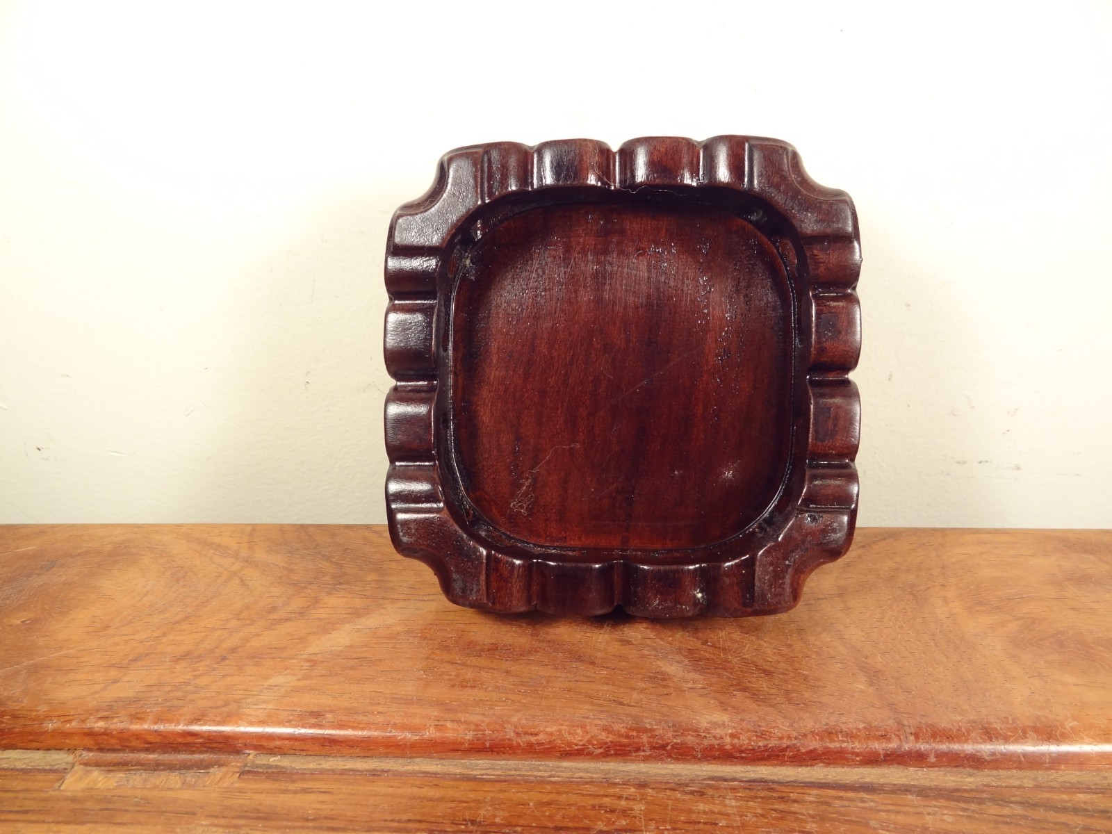 Round Display Stand – Suanzhi Wood One-piece Carving – 2 7/8″ D Top