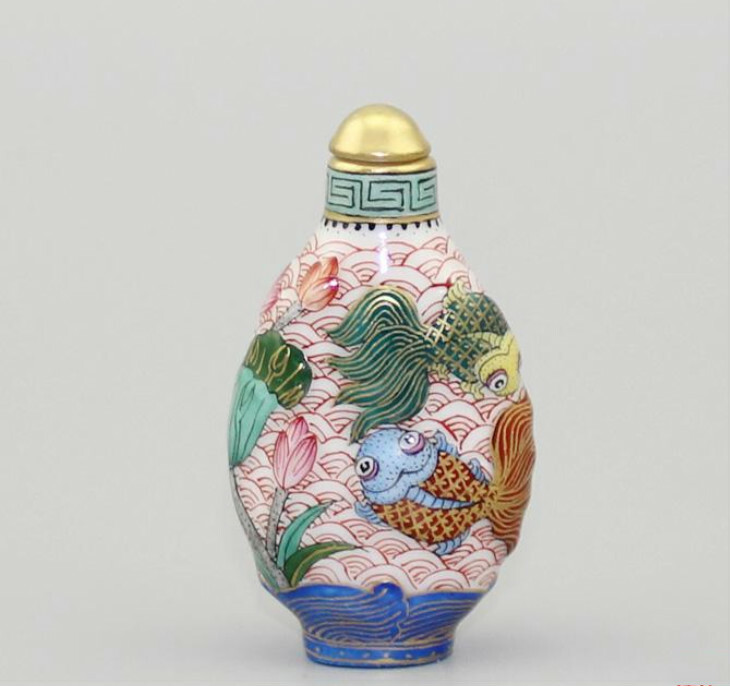 China Porcelain HandPainted Depict Gold Famille Rose Goldfish Lotus Snuff Bottle