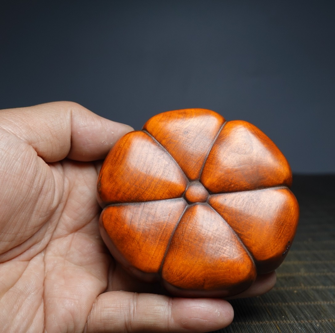 3.1″ China Box-wood Carving Chrysanthemum Incense Holder Zen Style Stick Burner