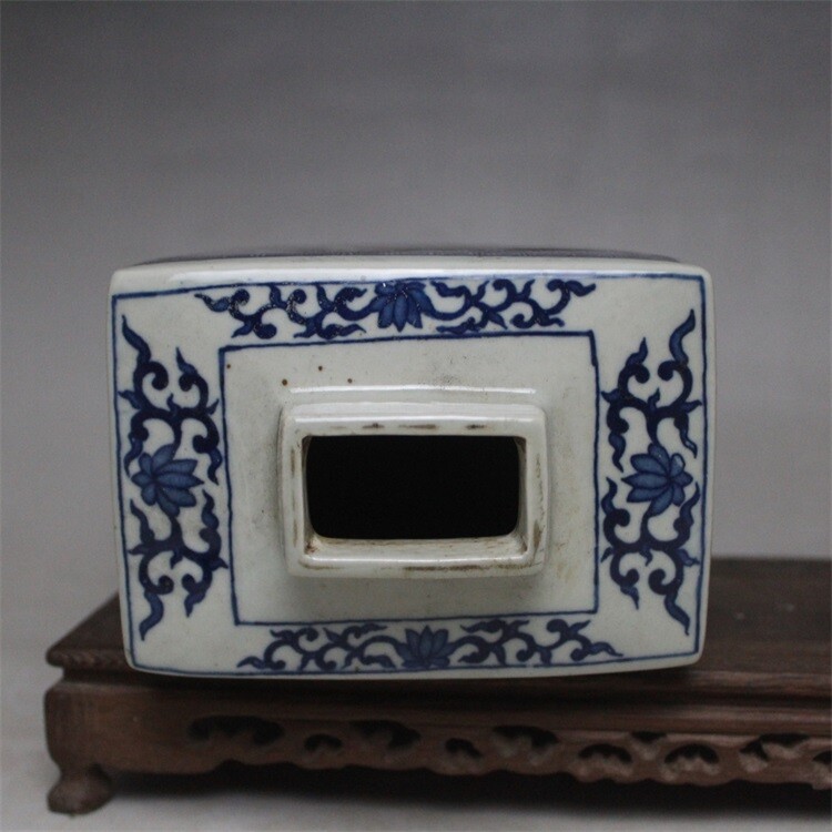 Chinese Blue and White Porcelain Longevity Peach Red-crowned Crane Tea Caddy Pot
