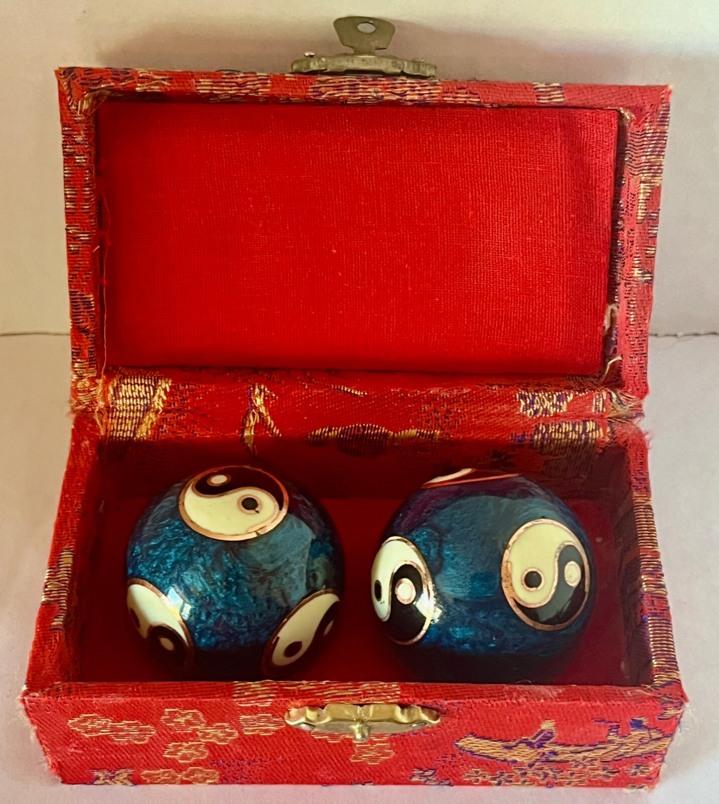 Vintage Chinese Cloisonne Ben Wa Balls Baoding Balls w/ Chime Ying Yang Symbols