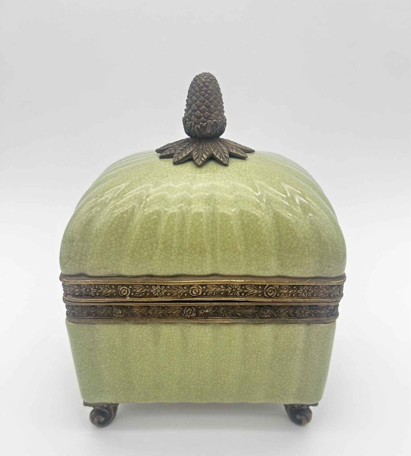 Vintage Hua Rong Tang Zhi Celadon Green Porcelain Trinket Box Lidded Claw Foot