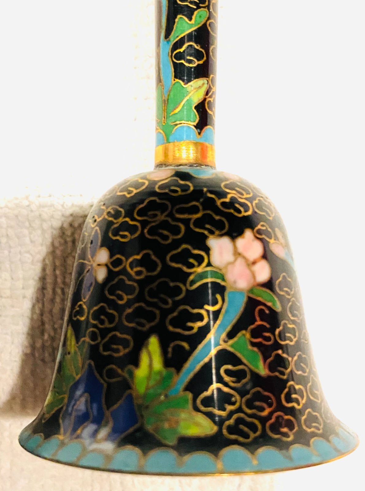 VINTAGE CHINESE CLOISONNE BRASS BELL BLACK BLUE FLORAL WITH GOLD TRIM