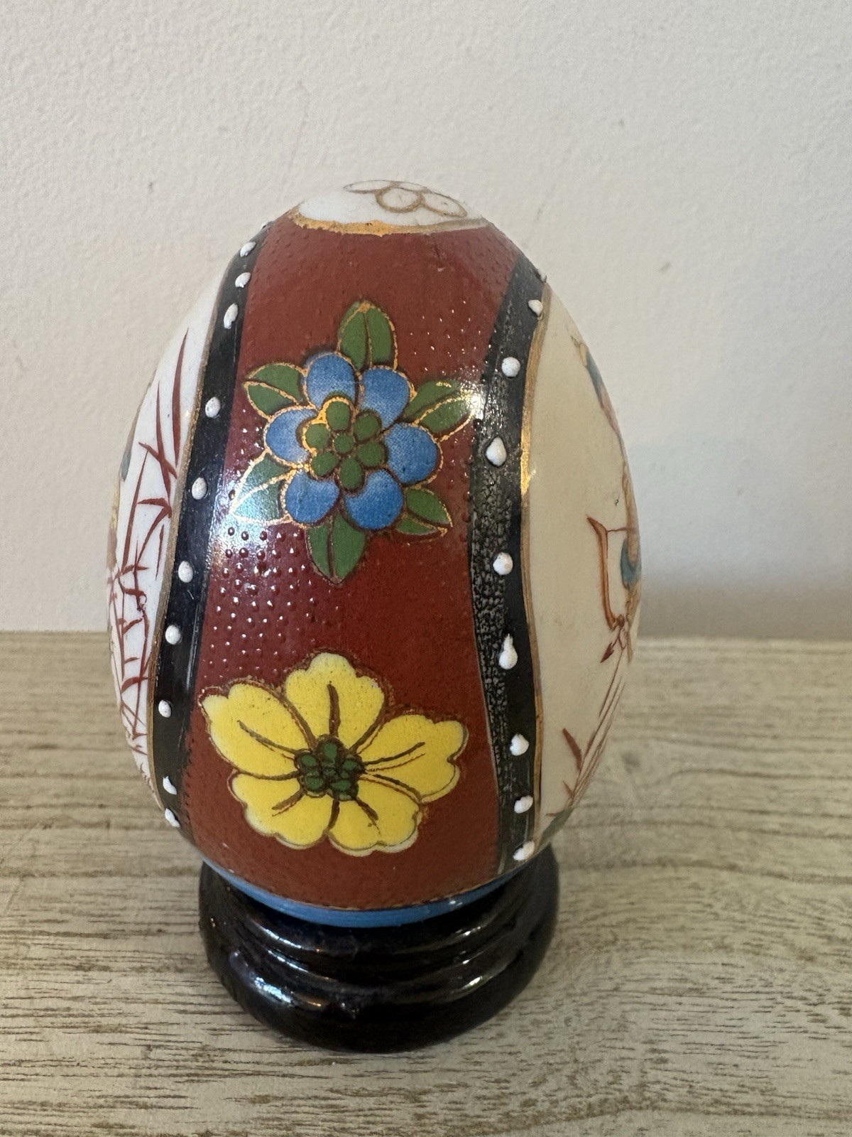 Vintage SATSUMA Samurai Or Female Ninja Asian Oriental Ceramic Egg On stand