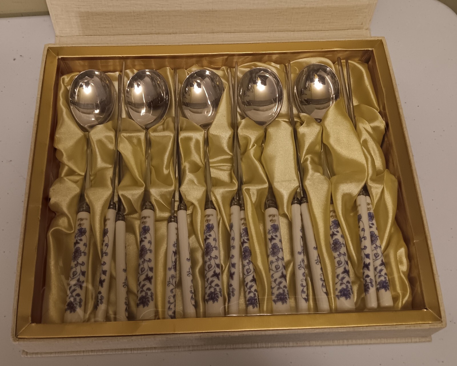 TOP MATE PORCELAIN BLUE STAINLESS STEEL CHOPSTICKS AND SPOONS GIFT SET RARE