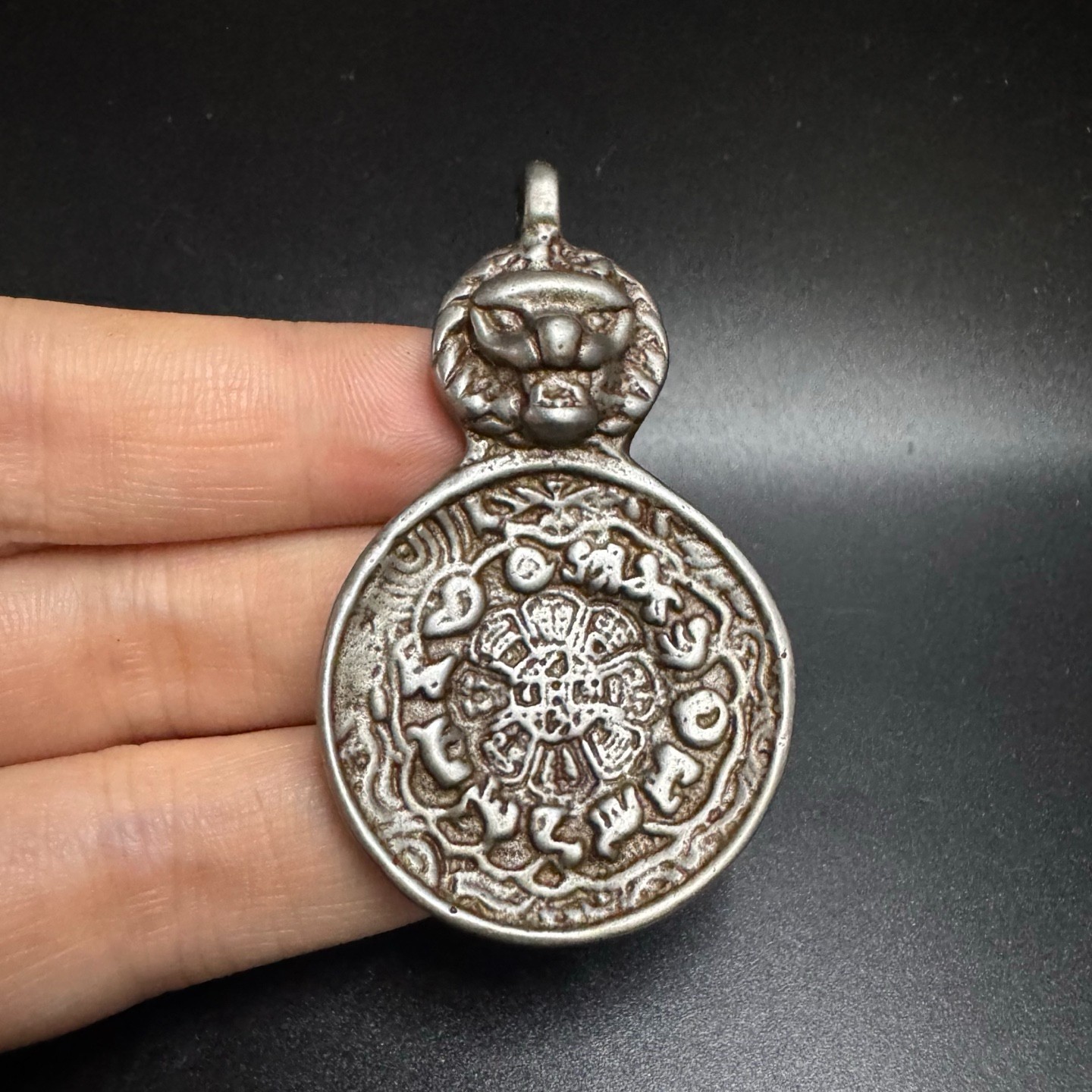 Iron Tibetan Snow Lion Kalachakra Mantra Pendant Buddhist Protection Lucky Amule