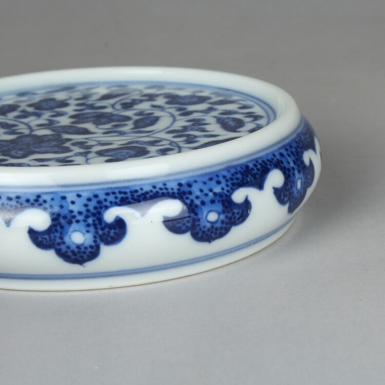 3.1″ Chinese Ming Blue-and-white Porcelain Lotus Flower Branch Plate