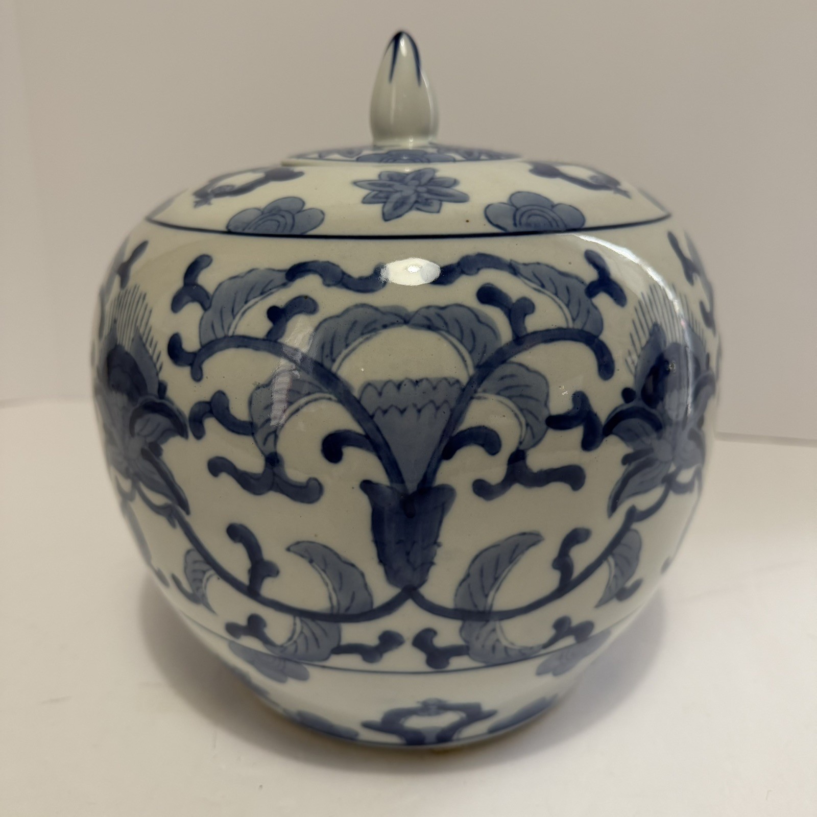Vintage Chinese Oriental Blue&White Porcelain Floral Scroll Ginger Jar W/ Lid