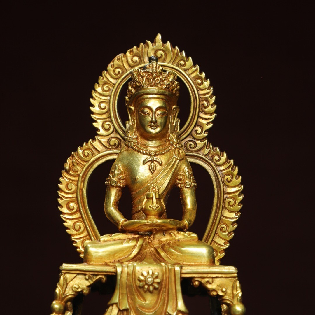 Bronze gilded statue of the Infinite Life Buddha