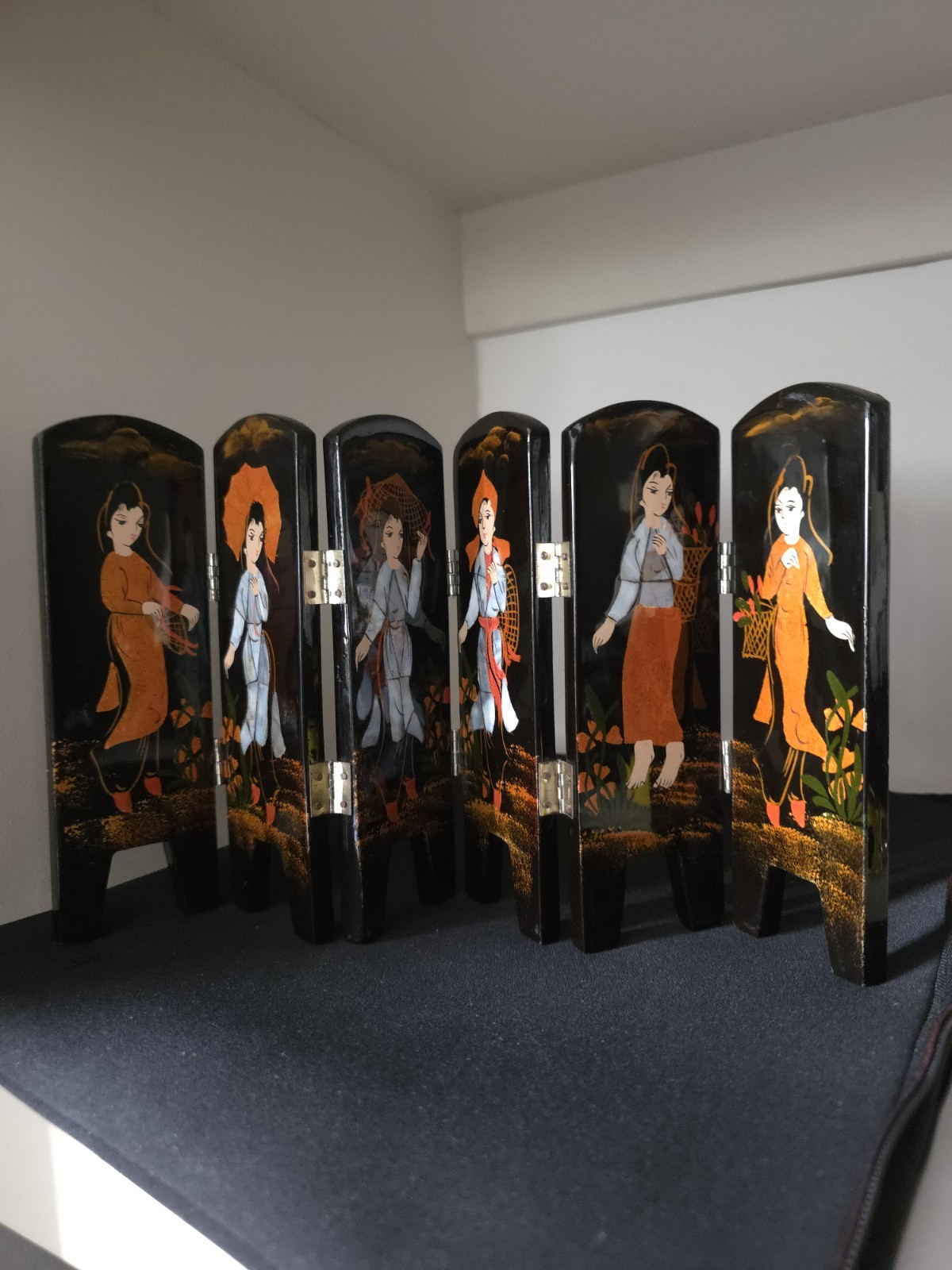 Asian Tabletop Folding Screen Hand Painted Lacquered 6 Panel 2 Sided 8×14.5 In