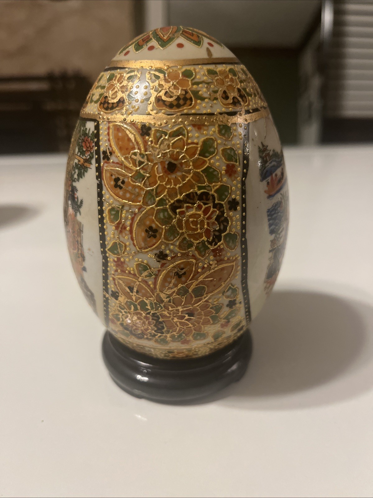 Beautiful Vintage Japanese hand painted & beaded Satsuma porcelain egg w/Geishas