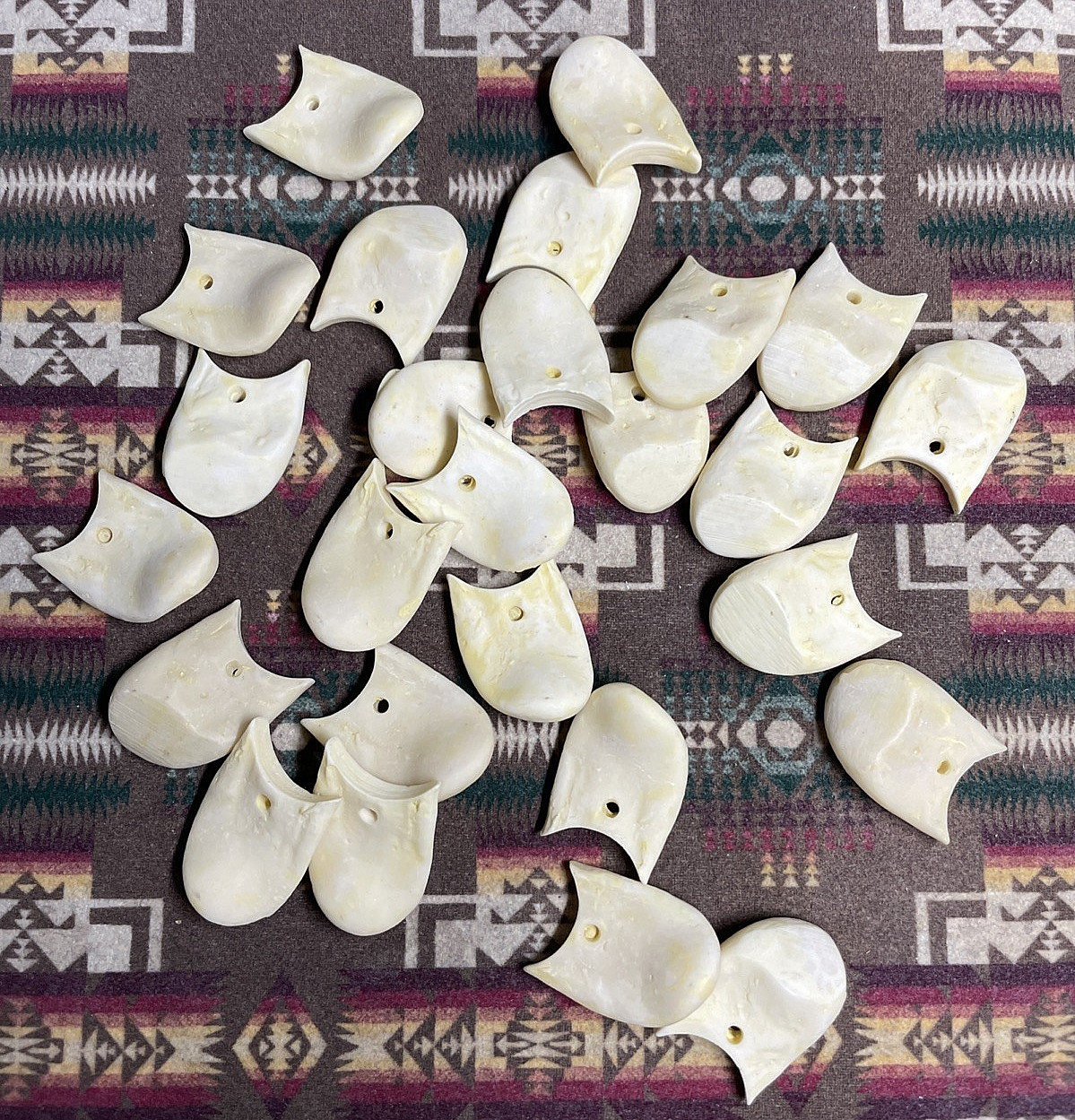 25 Imitation Elk Ivory Teeth Made of Resin