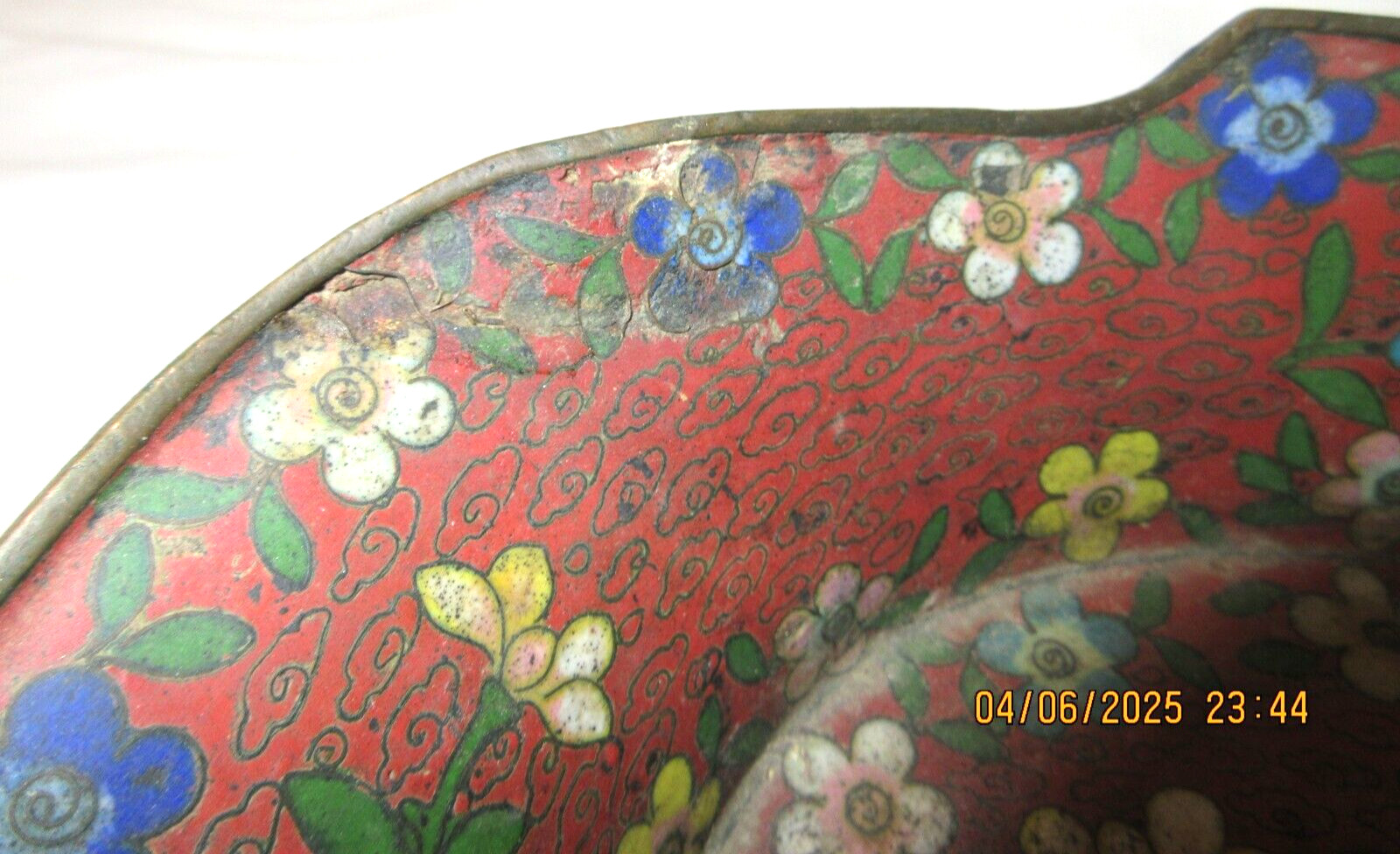 ANTIQUE~RARE STYLE IN CHINESE CLOISONNE~ FLORAL PATTERN BOWL~9 3/8″ X 7 3/8″