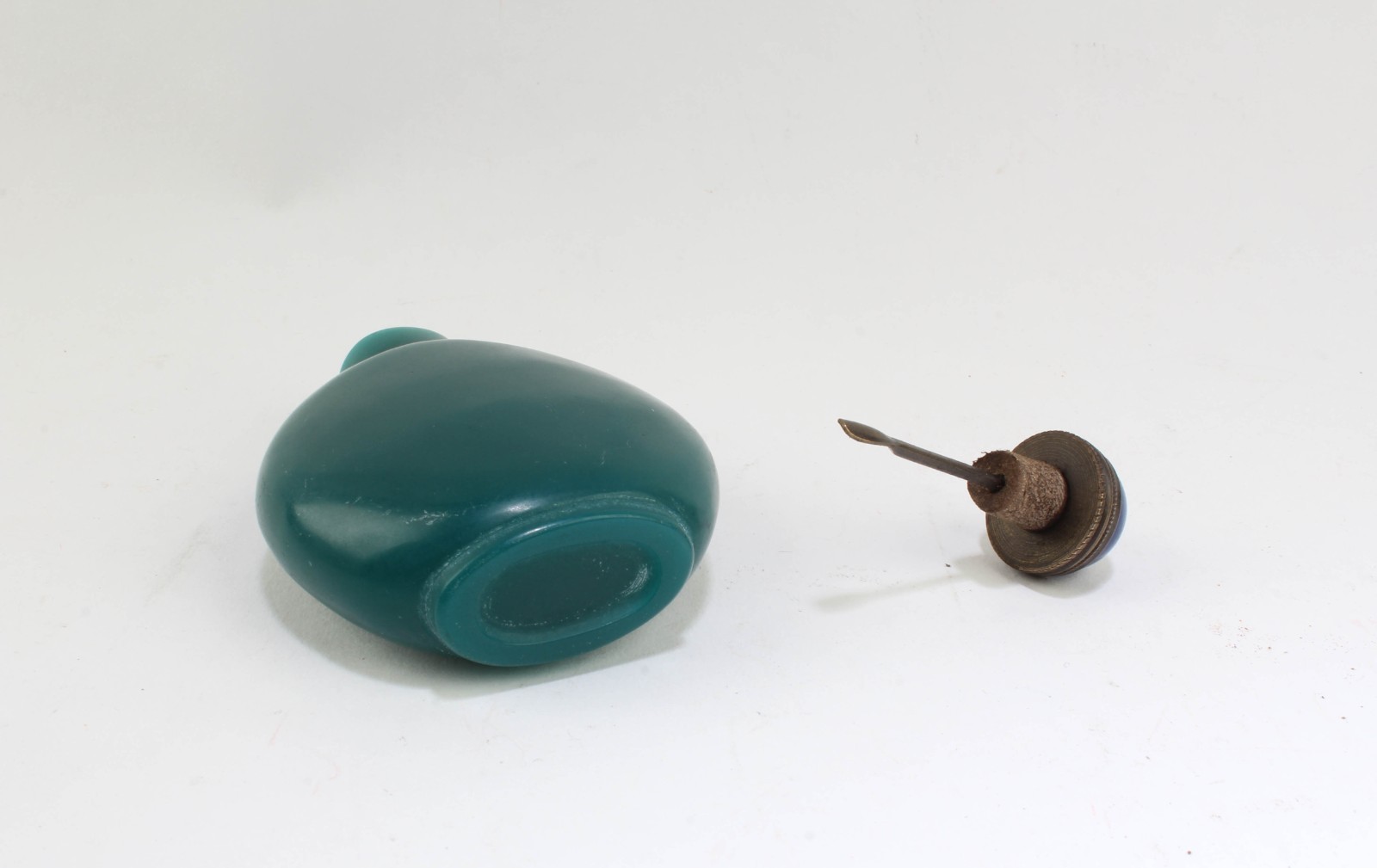 Chinese Peking Glass Snuff Bottle