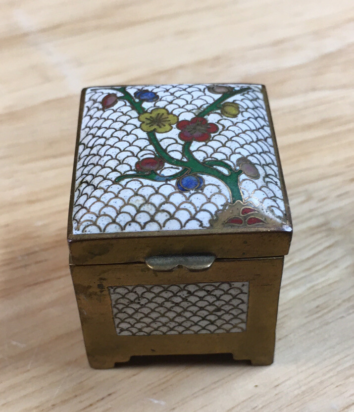 Vintage 1900s Marked China Cloisonné pill box