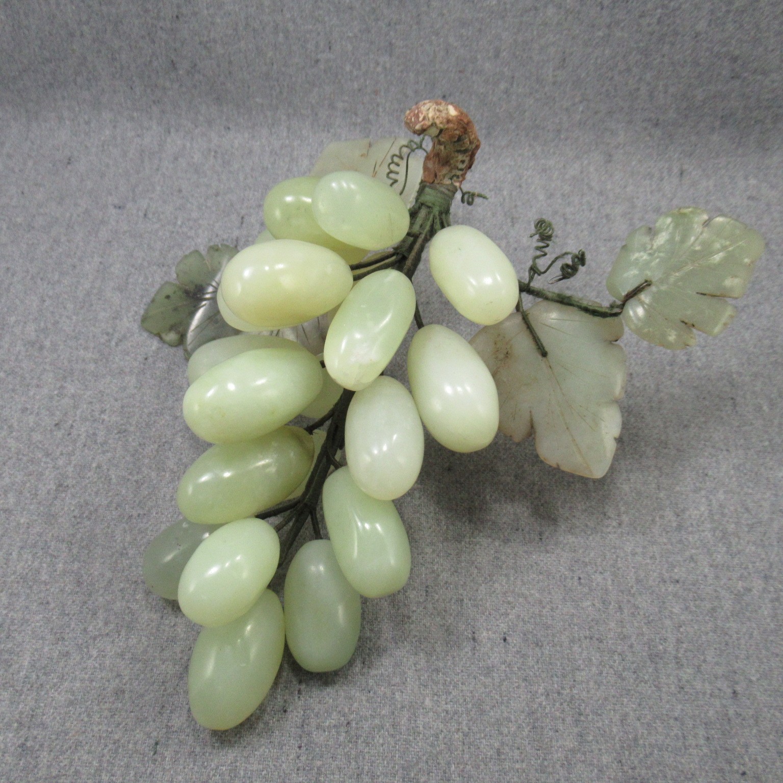Vintage Green Jade Grapes 20 on Vine Cluster 5 Carved Stone Leaves 8″