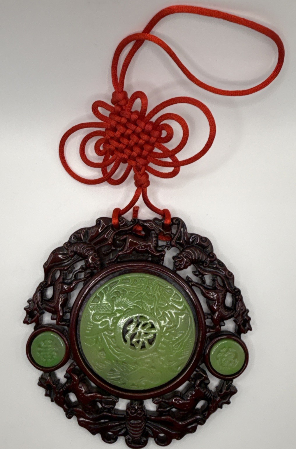 Vintage Chinese Culture Red Knot Faux Jade Wall Hanging