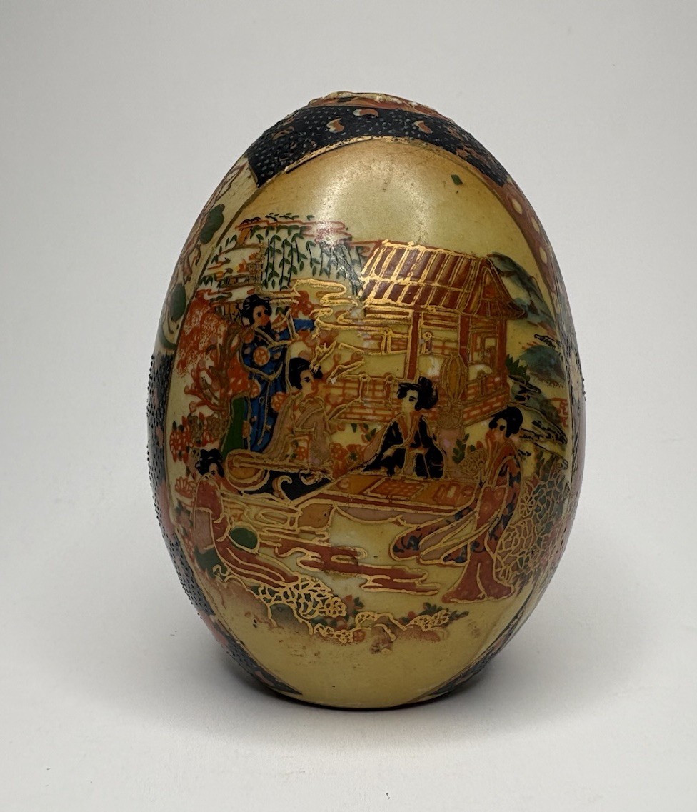 LOOK Satsuma Asian Porcelain Hand Painted Egg – Geisha Gold Gilt Japan Nice
