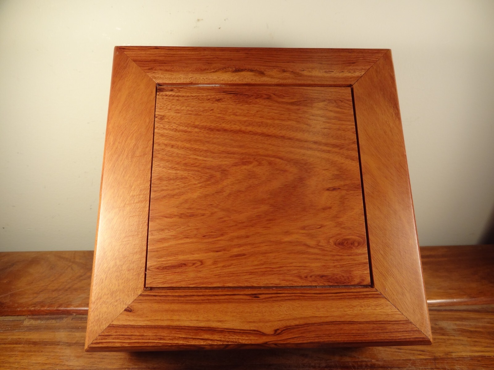Square Display Stand – Mopane Wood – 9 1/2″x9 1/2″