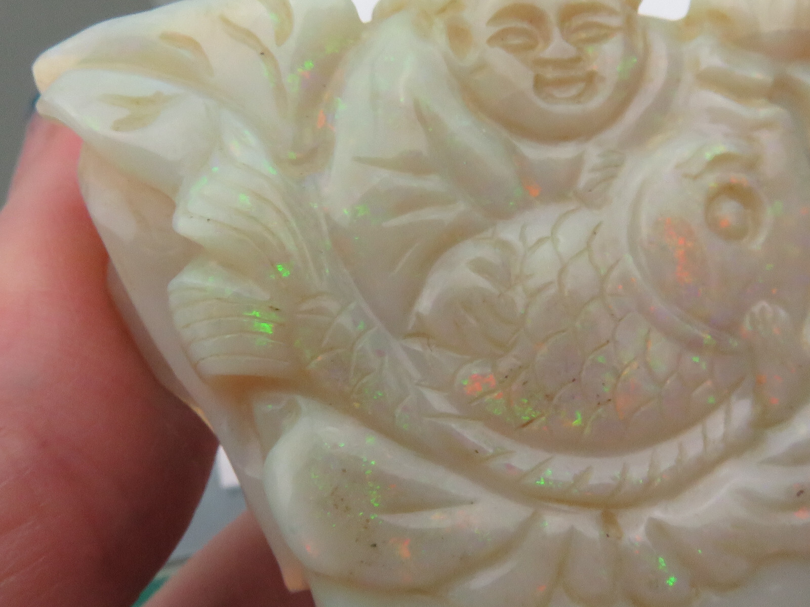 Antique Qing Dynasty Chinese carved Australian opal 105,5 Ct. SNUFF BOTTLE