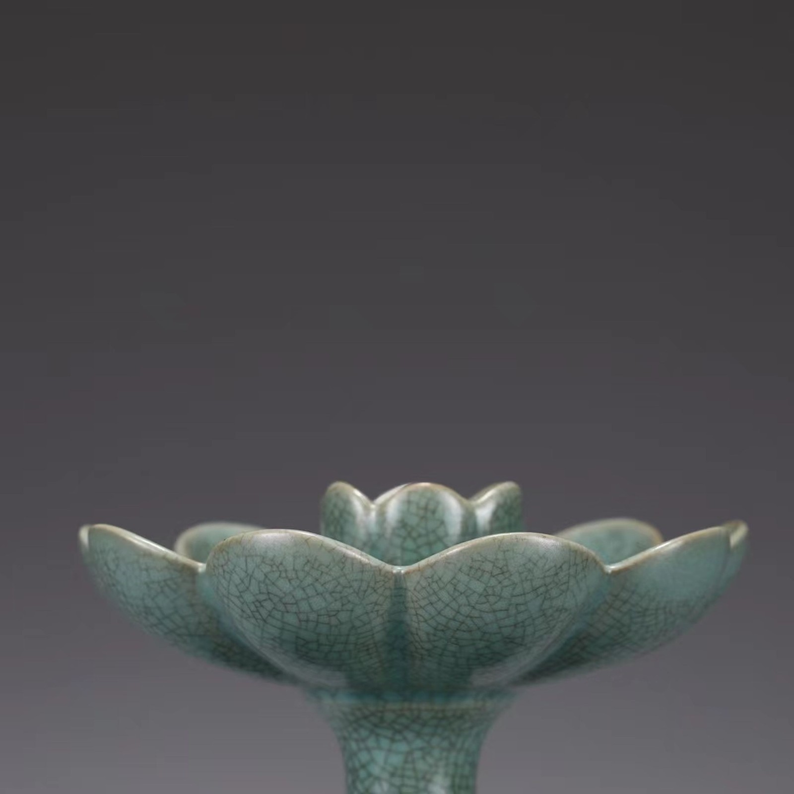 A Ru Kiln Lamp Holder. Comes with a box