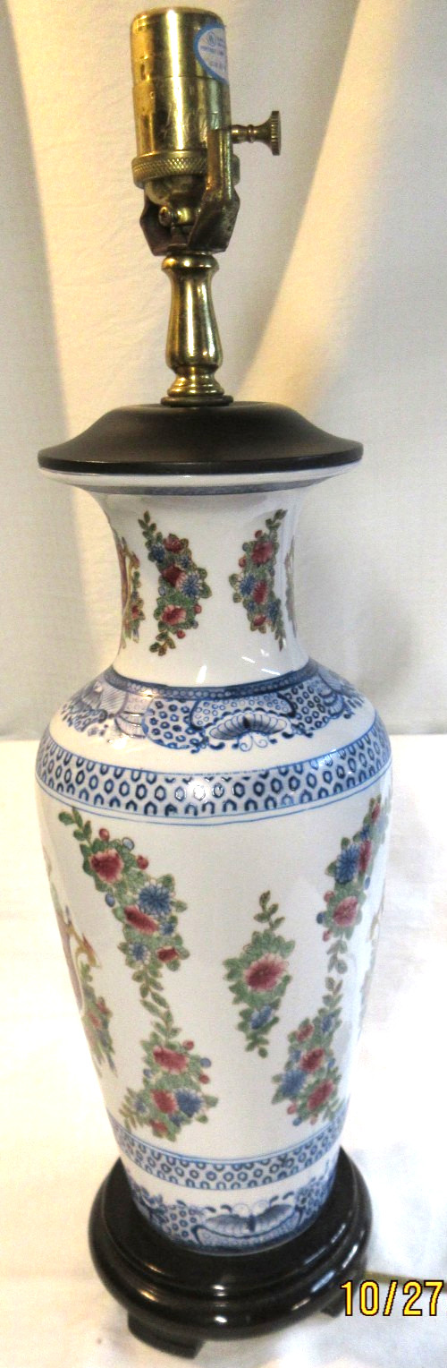 FANTASTIC CHINESE CHINOISERIE LAMP W/ *CRESTS*~ WOODEN BASE & THROAT~21″