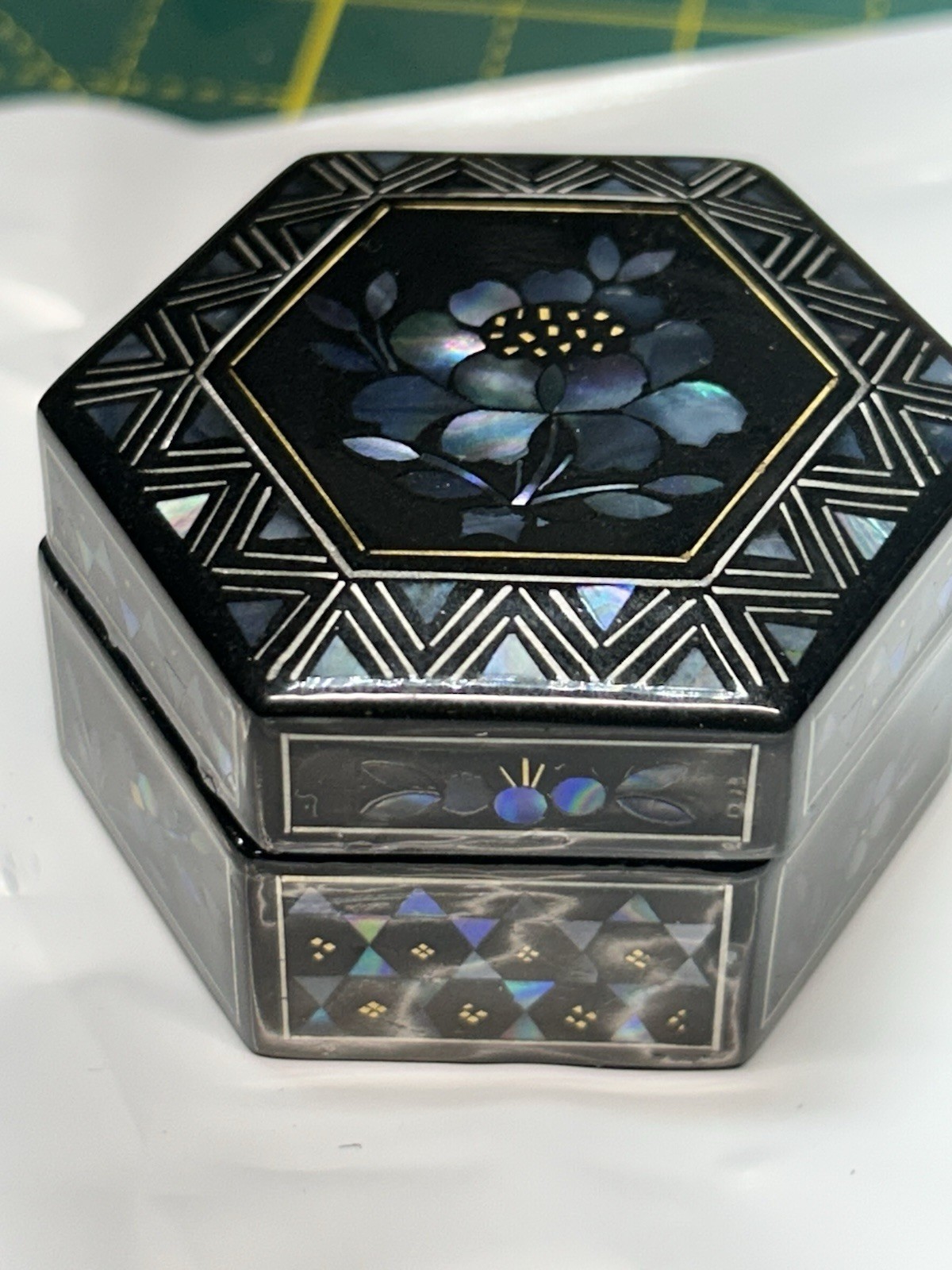 Vintage Hexagonal Mother of Pearl Inlay Lacquer Box Floral Geometric