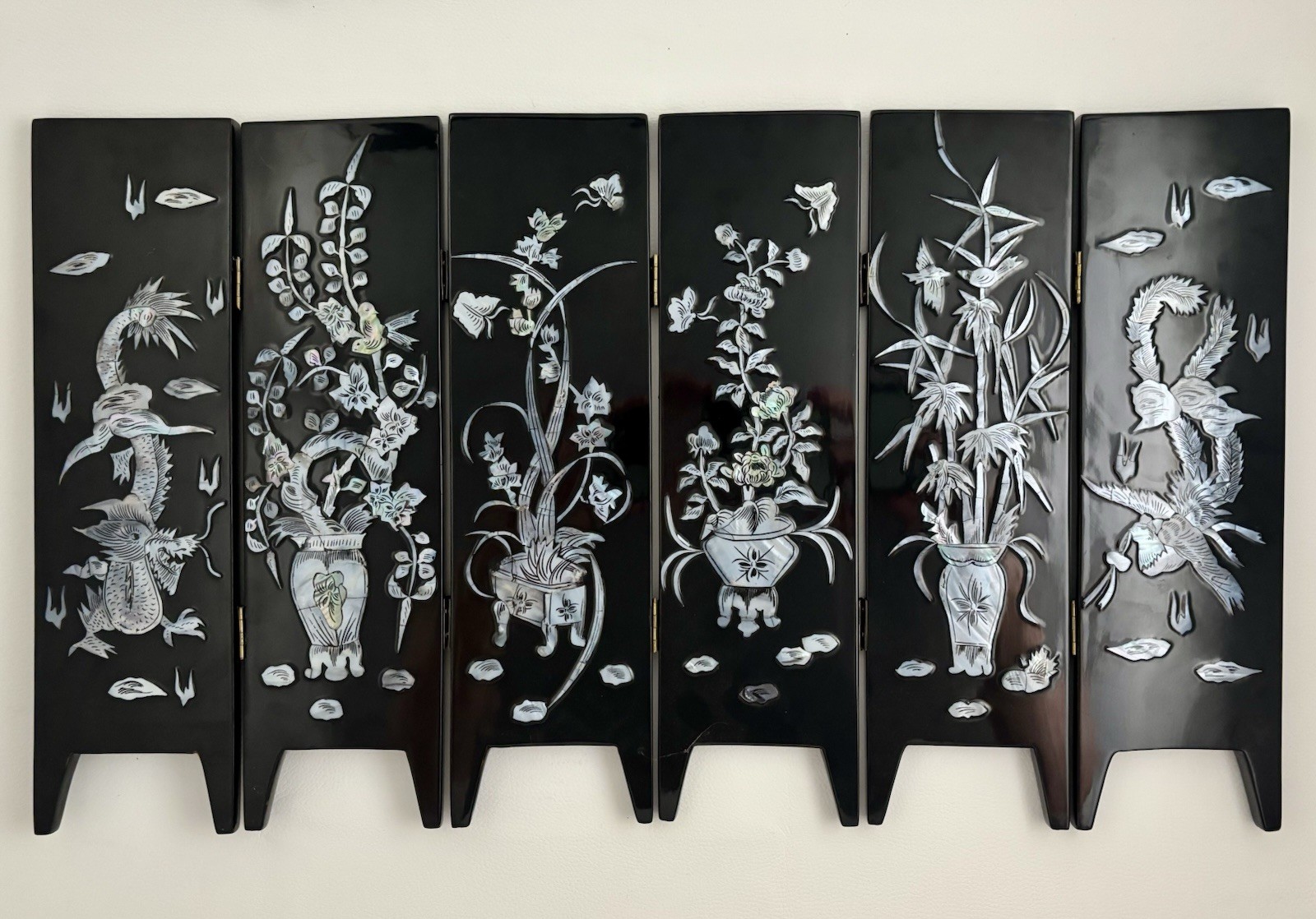 Chinese 6 Paneled Black Lacquered Table Top Screen With Mother Of Pearl Inlay