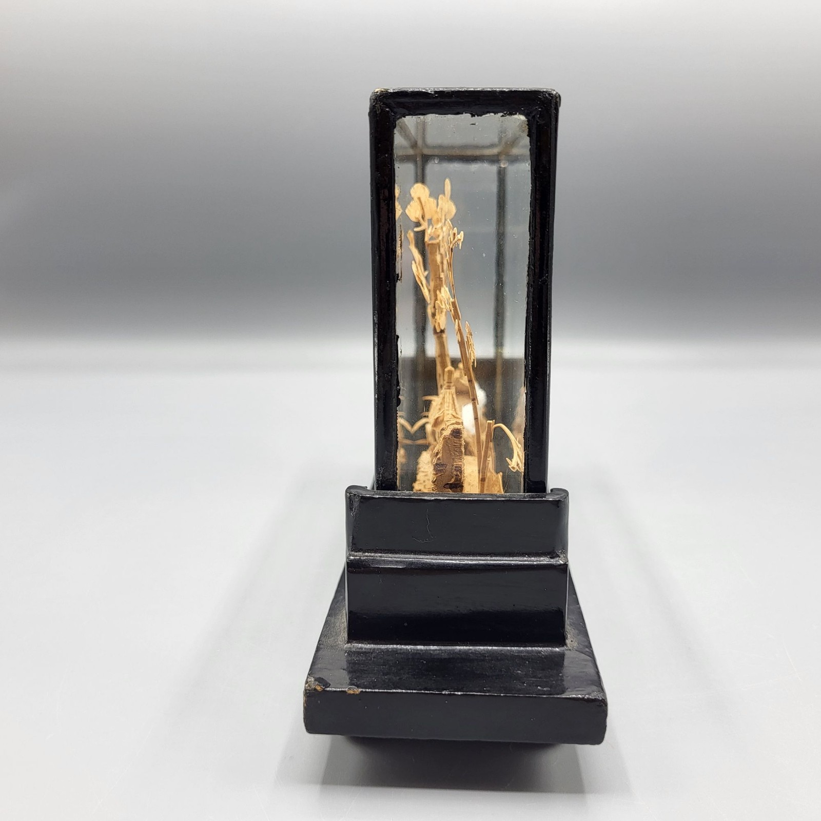 Vtg Chinese Hand Carved Cork Diorama Cranes Black Lacquer Art Stand 5″ x 7.75″
