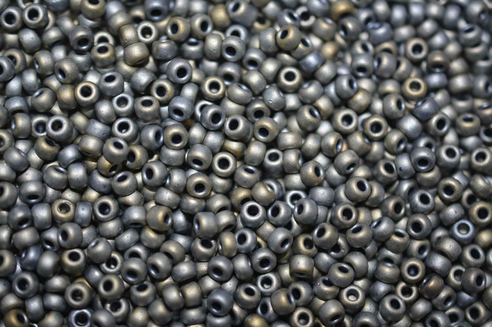 Miyuki Seed Beads 8/0 – Matte Metallic Silver Gray