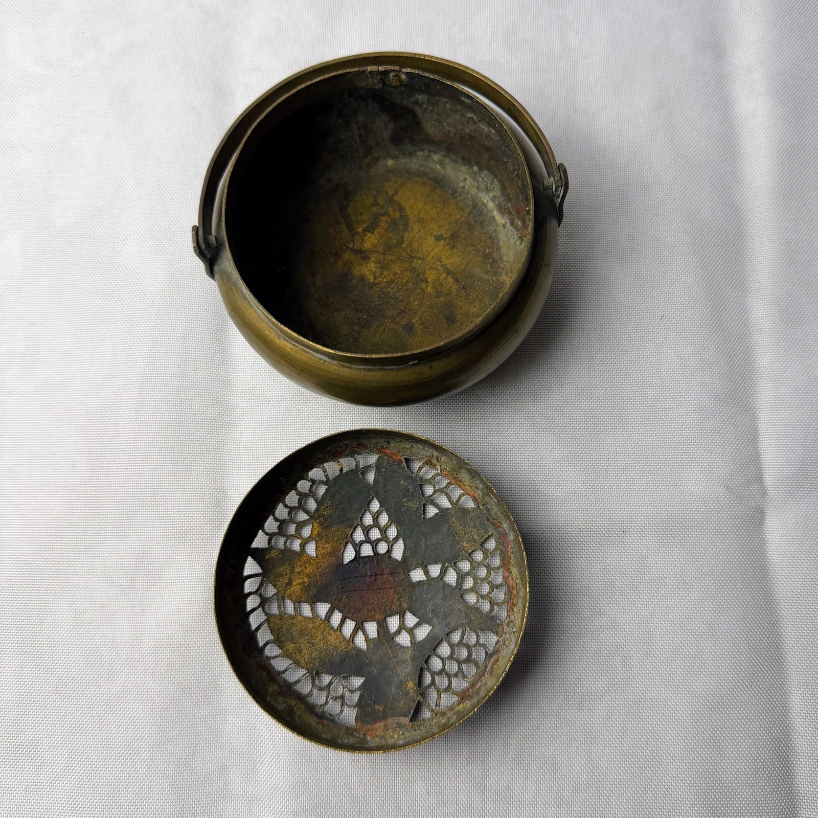 VTG Chinese Brass Xiulu Hand Warmer Pierced Pomegranate Lid Incense Holder Gift