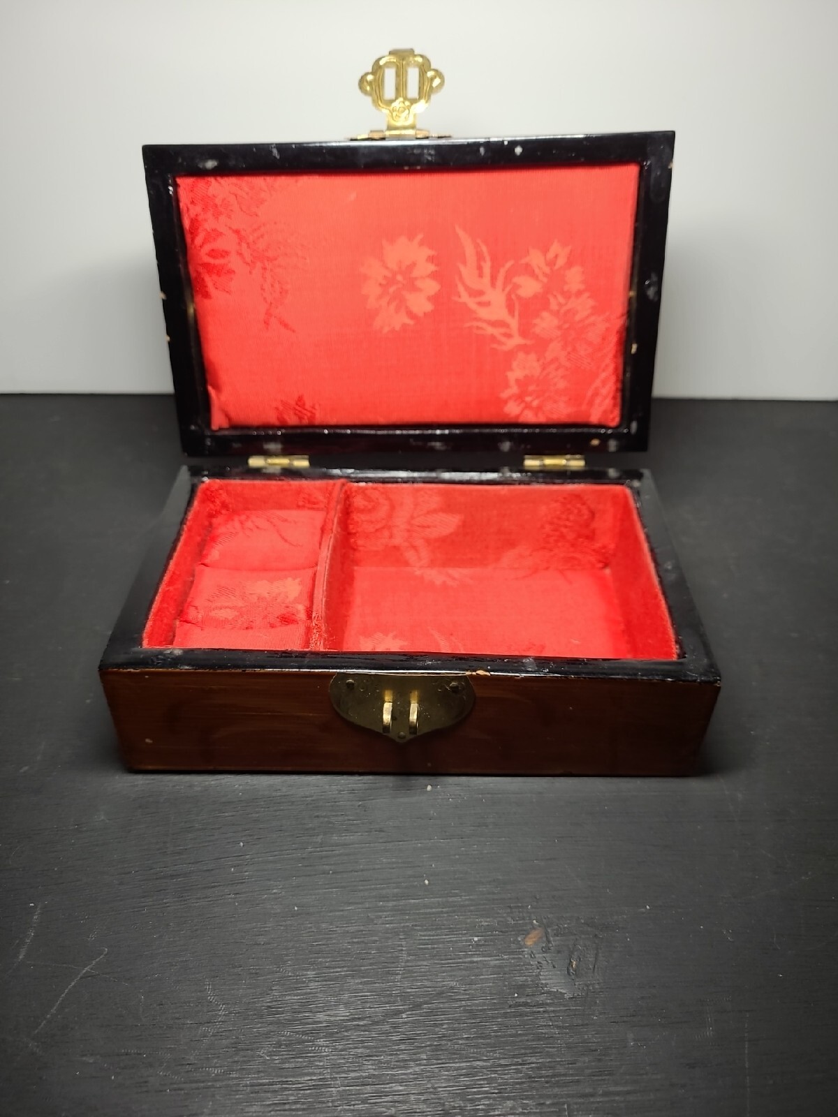 Chinese Trinket box Cork and Crane in lid window