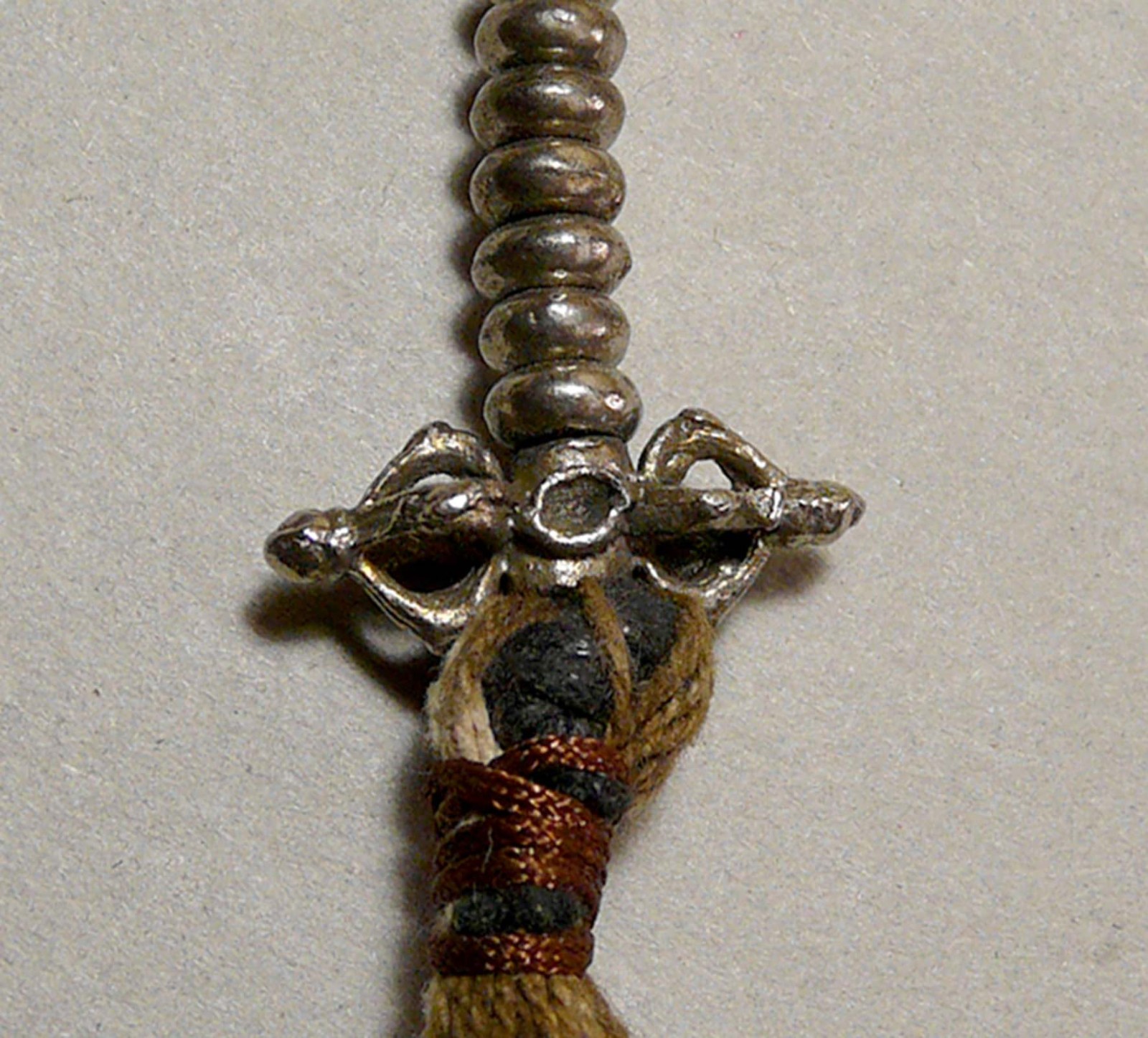 CHINESE BRONZE CHARM_WITH DORJE_COIN SCRIPT_TONG ZHI_PEKING_263174