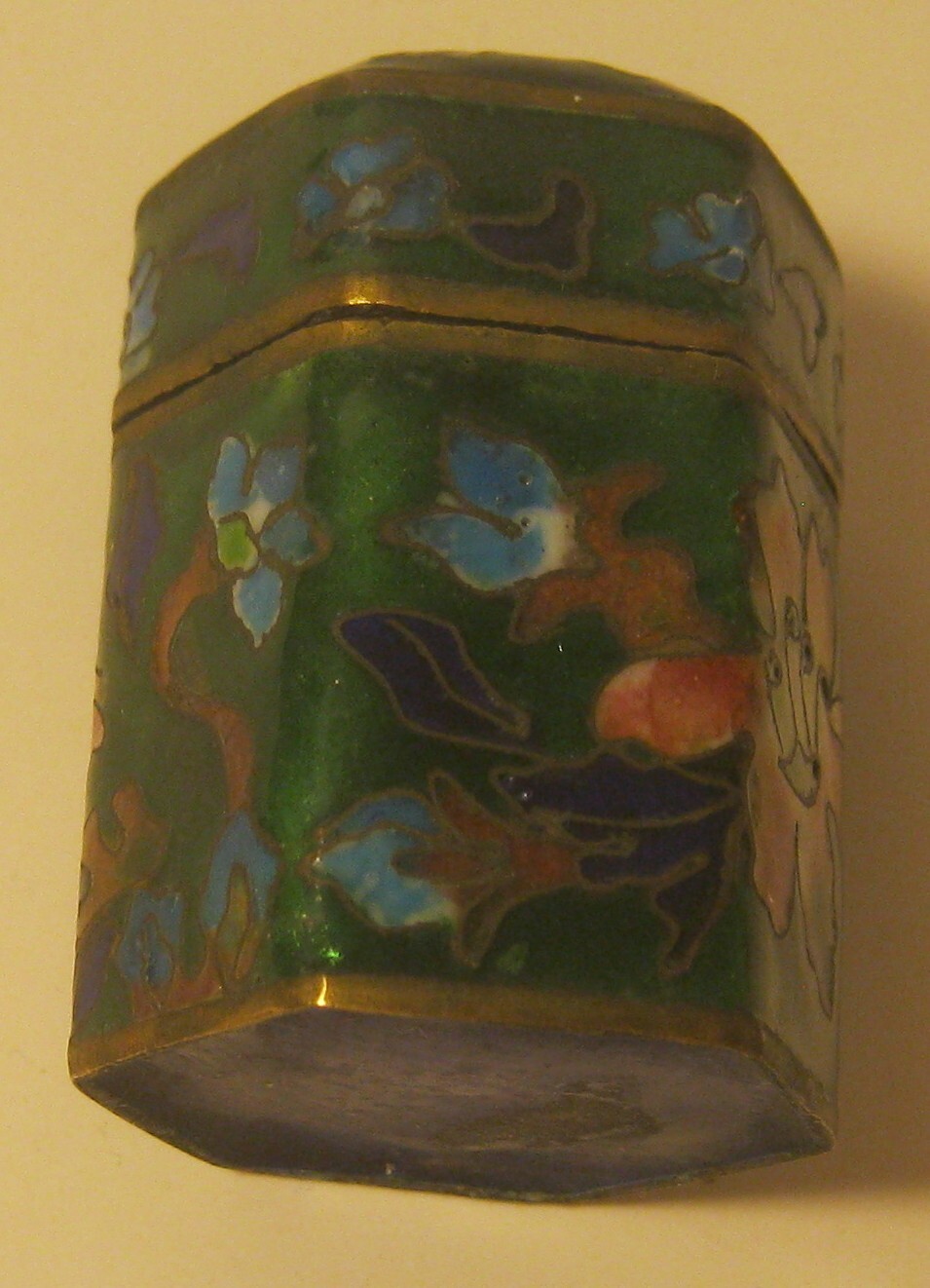 Lovely Small Asian CLOISONNE Snuff Box HEXAGONAL Shape EXCELLENT Condition!!!