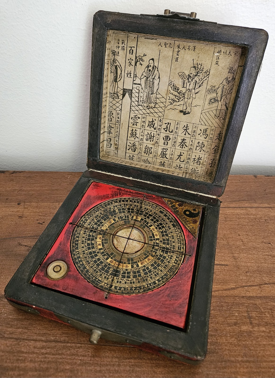 Oriental Chinese Compass in Leatherette Wood Box / Lid Has Issues – See Photos