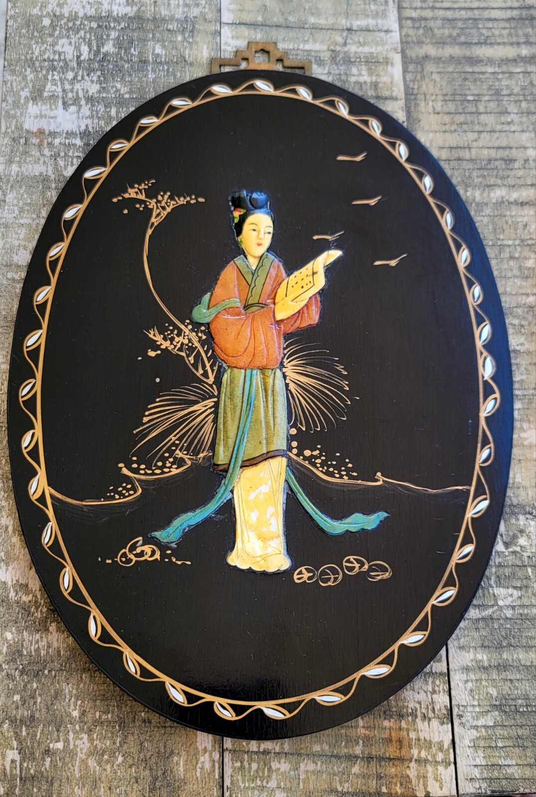 Vintage Chinoiserie Asian Mother of Pearl Inlay Black Lacquer Oval Wall Plaque