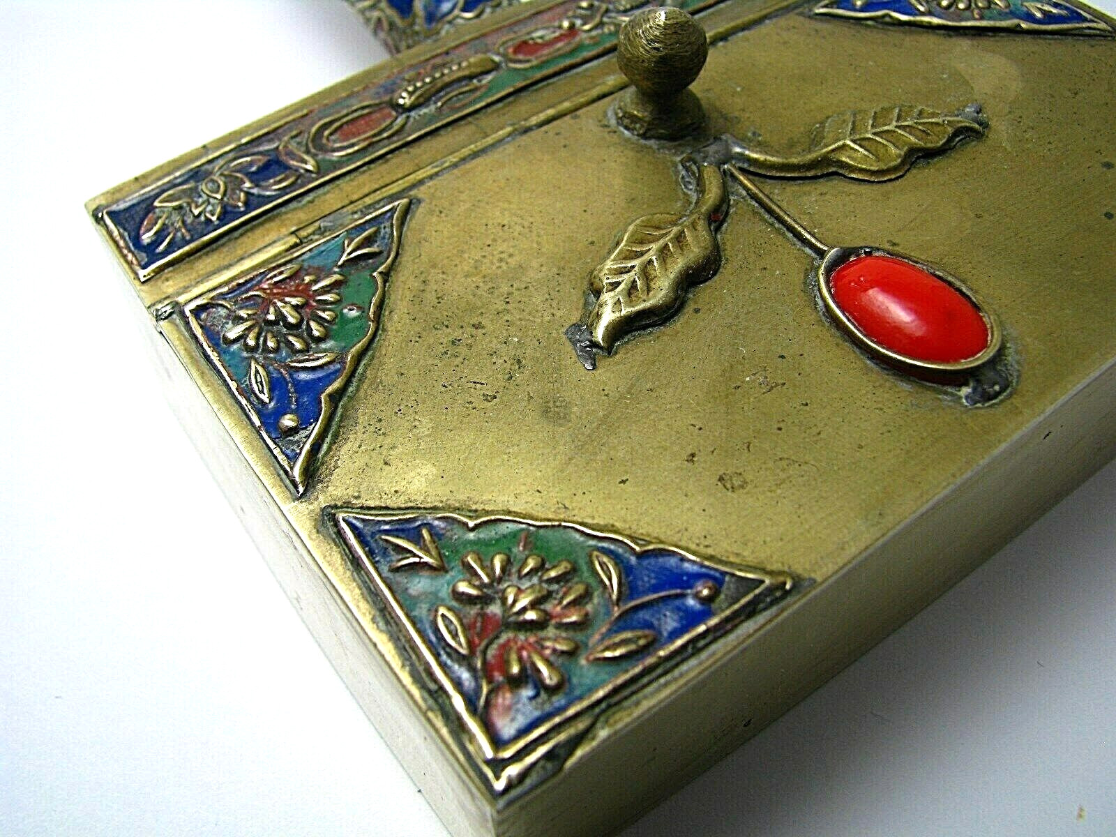 CLOISONNE ENAMEL BRASS TRAY ASHTRAY BOX SILENT BUTLER w/ CORAL Asia China c1900s